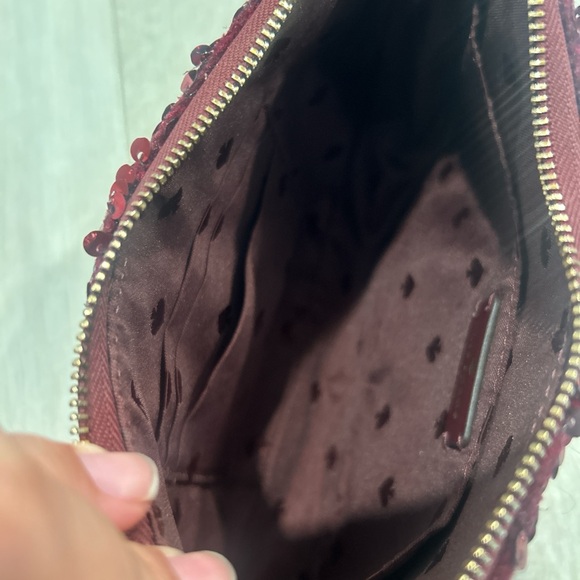 Red sequin Kate Spade shoulder bag. - Picture 3 of 11